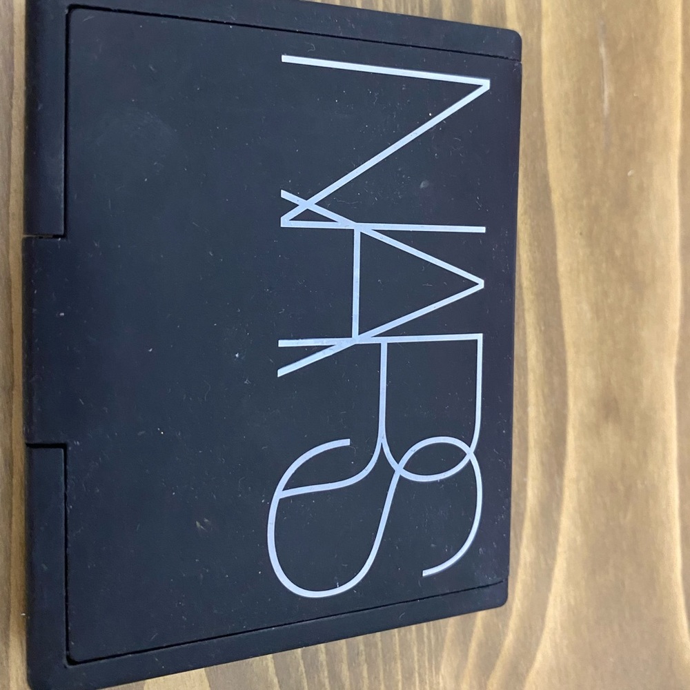 Nars soft velvet pressed powder